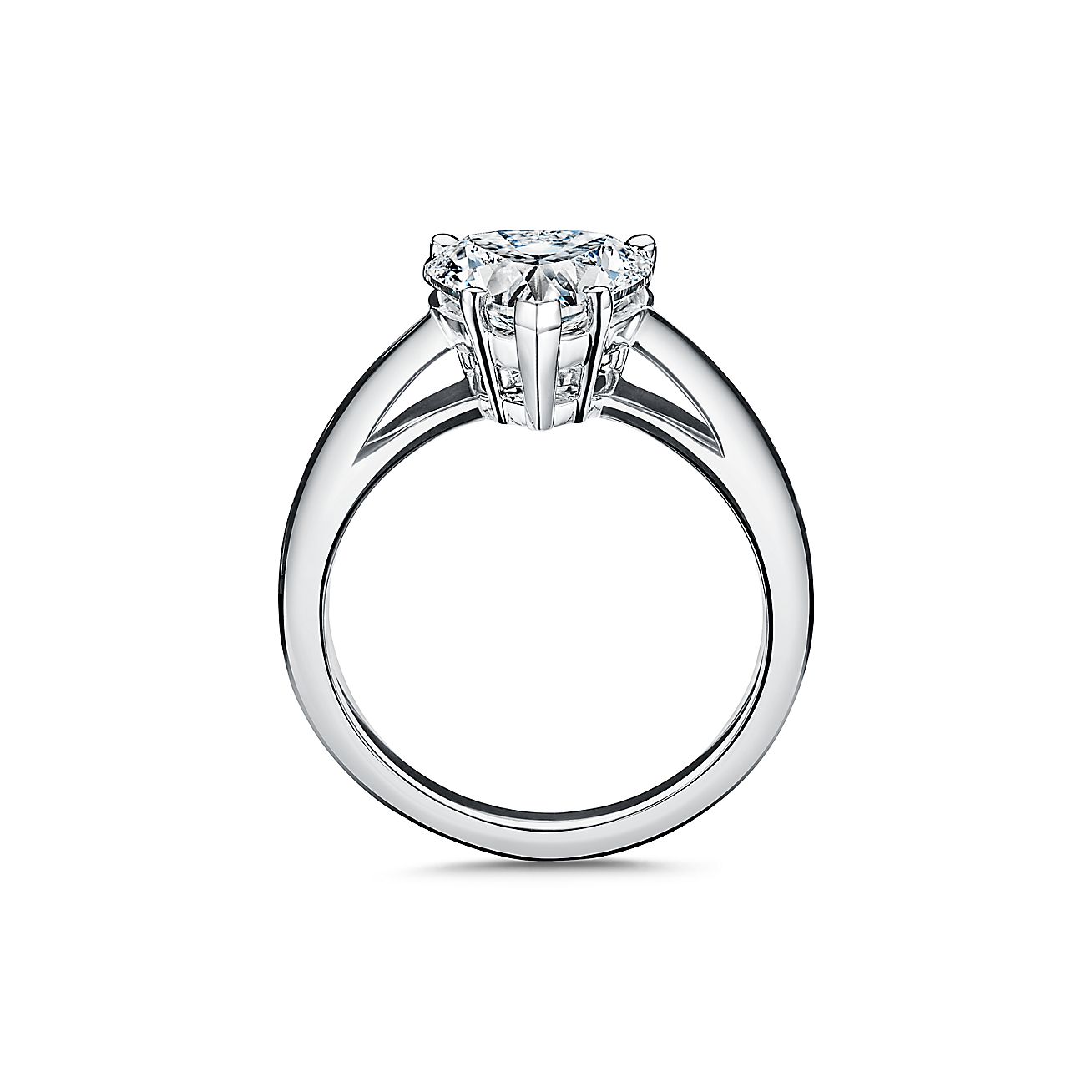 铂金镶嵌心形钻石订婚钻戒. | tiffany & co.