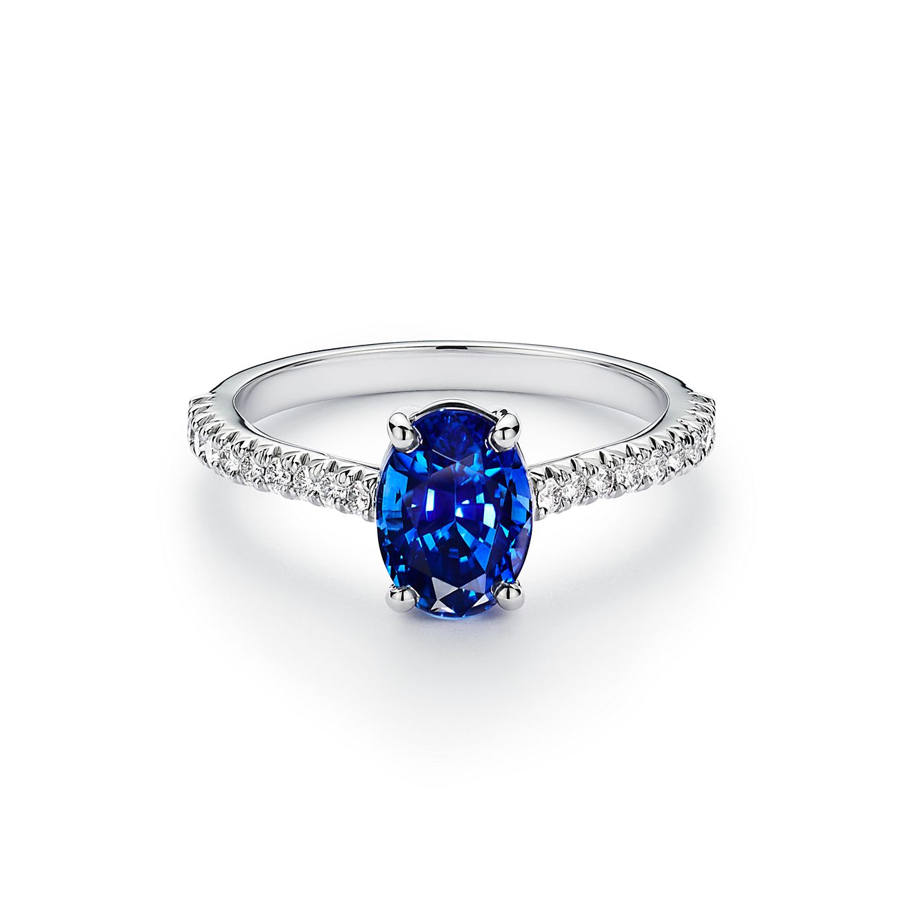 Tiffany Novo® 系列铂金铺镶钻石椭圆形蓝宝石戒指| Tiffany & Co.
