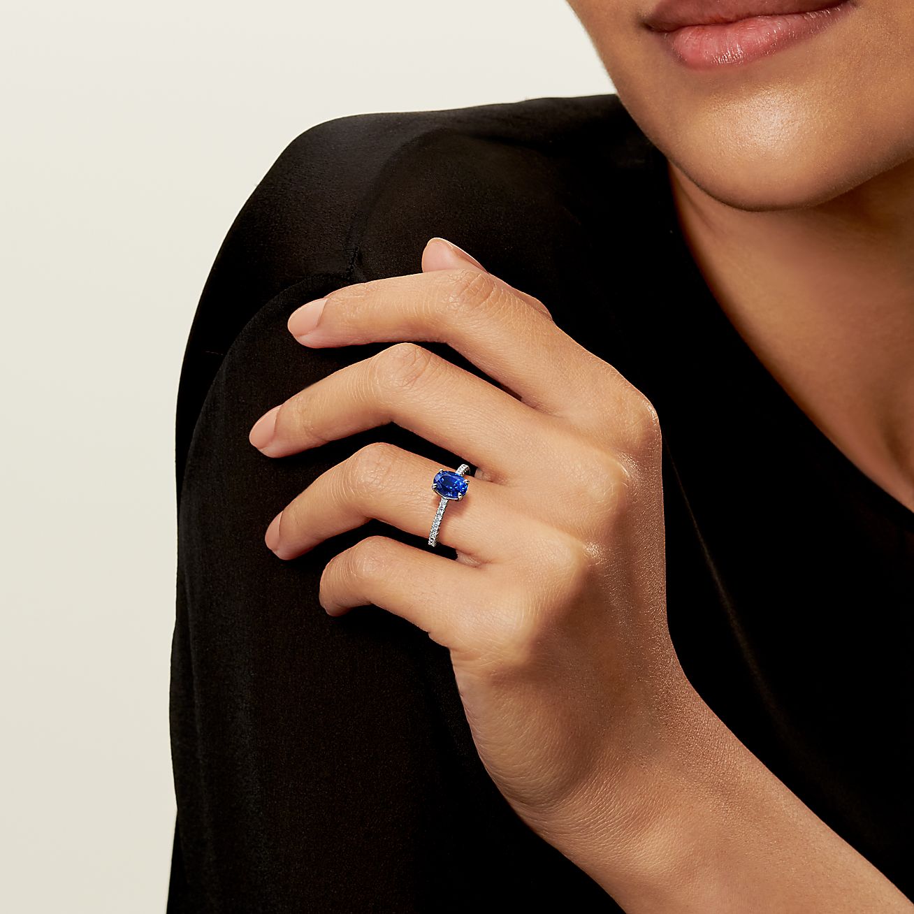 tiffany novo03 系列铂金铺镶钻石椭圆形蓝宝石戒指 | tiffany & co