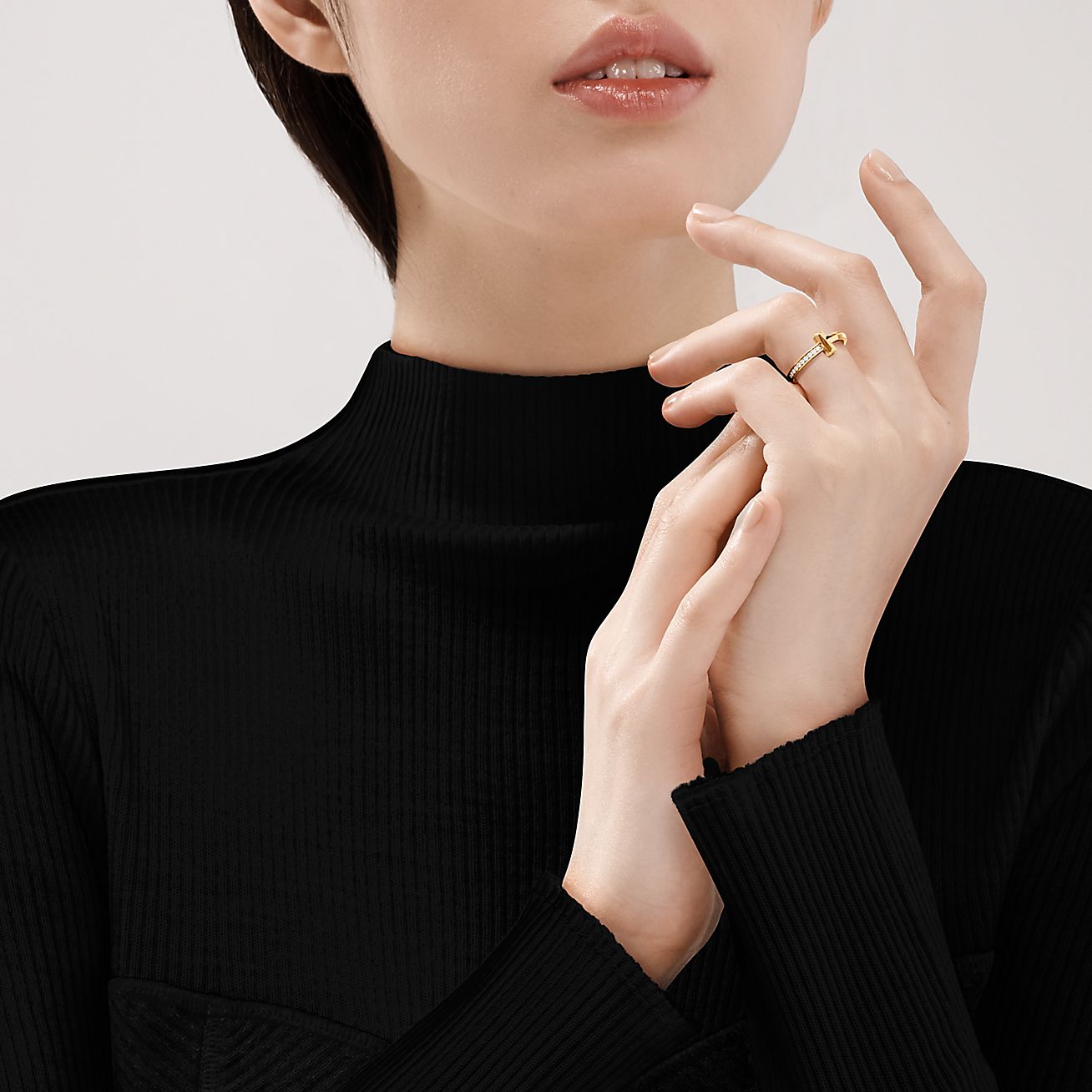 tiffany t 系列 t1 18k 黄金镶钻戒指,宽 2.5 毫米 | tiffany & co.