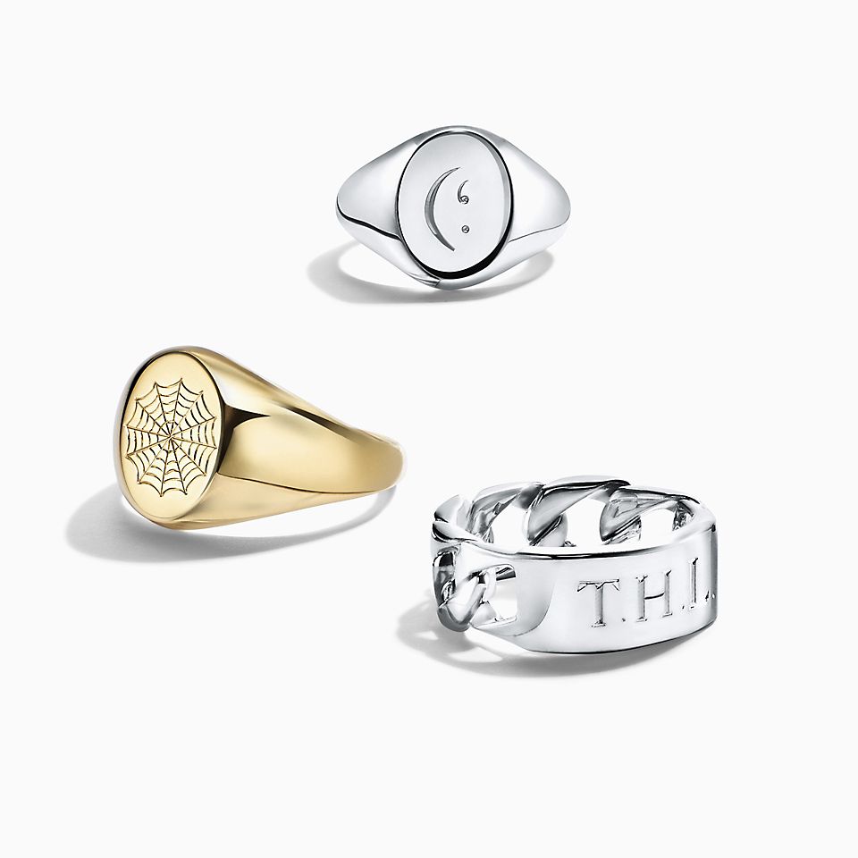 Tiffany T 系列18K 玫瑰金线圈手镯| Tiffany & Co. Tiffany T 系列18K 玫瑰金线圈手镯| Tiffany & Co.